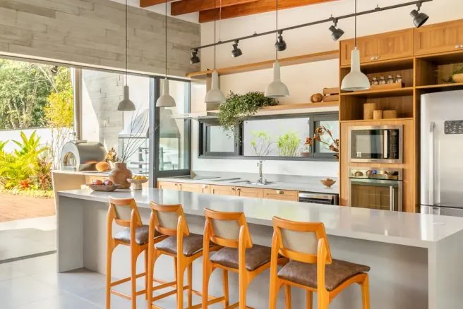 Área Gourmet Moderna com Bancada de Concreto
