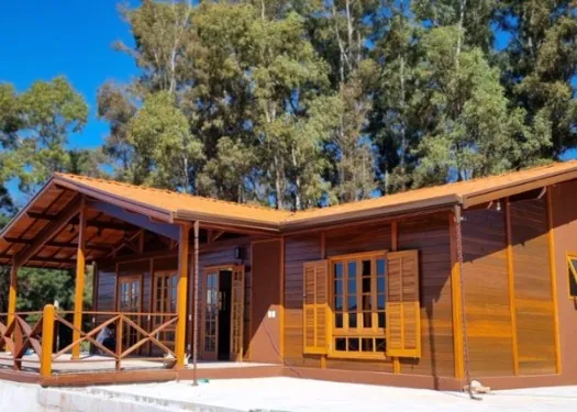 Casa de madeira em L