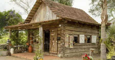 Casas de Madeira Antigas: 10 Fotos de Verdadeiras Relíquias Cheias de História