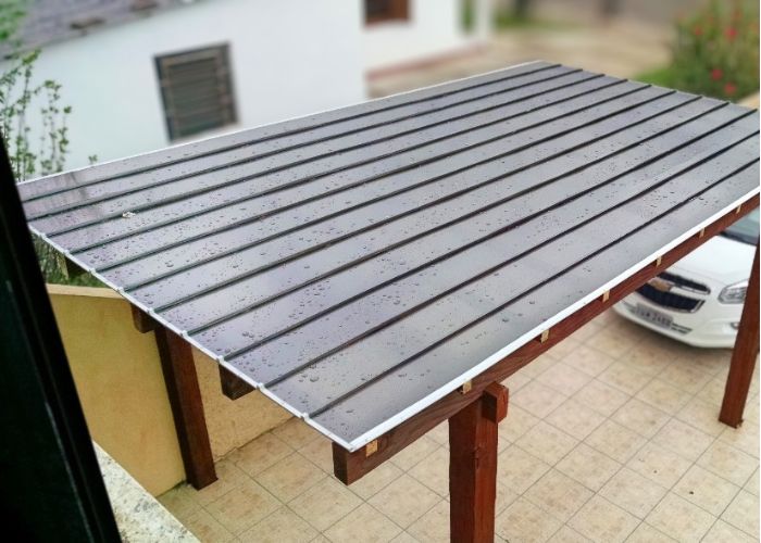 Pergolado com telha de policarbonato