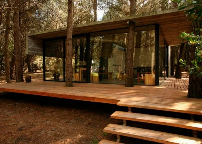 casas de madeira modernas Vidro e deck sofisticado