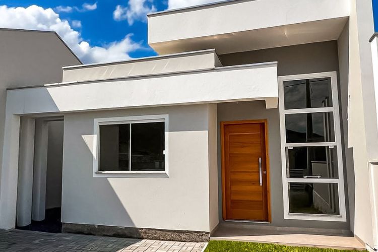Casa platibanda com vidro
