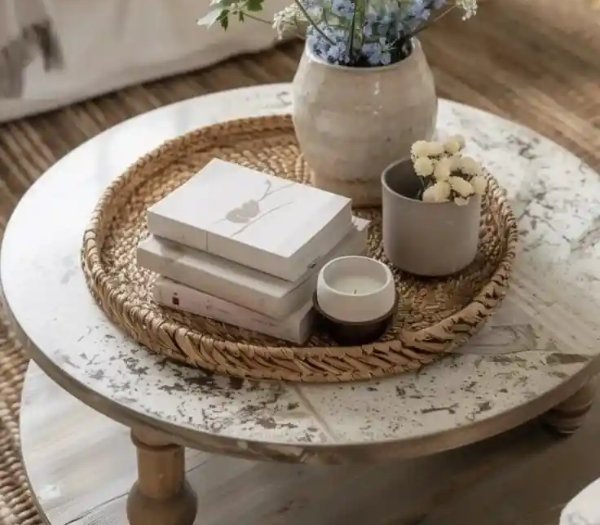 Mesinha de centro decorada com bandeija