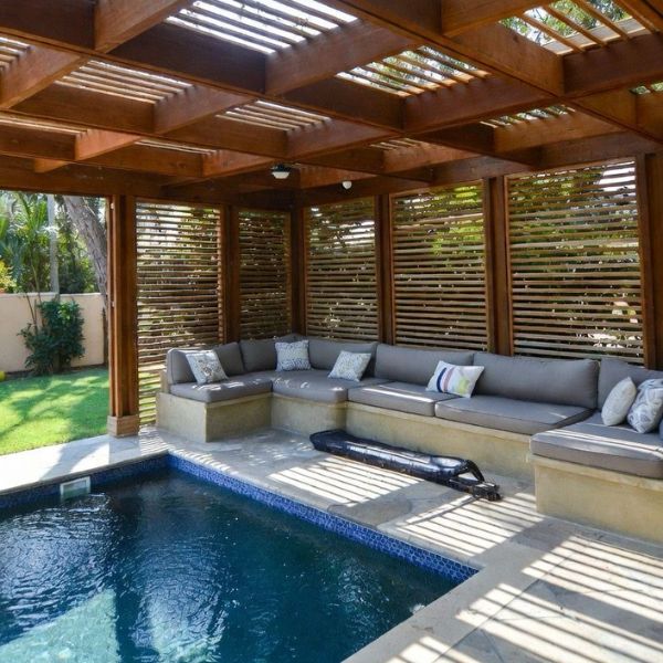 Pergolado de Madeira para Piscina com moveis