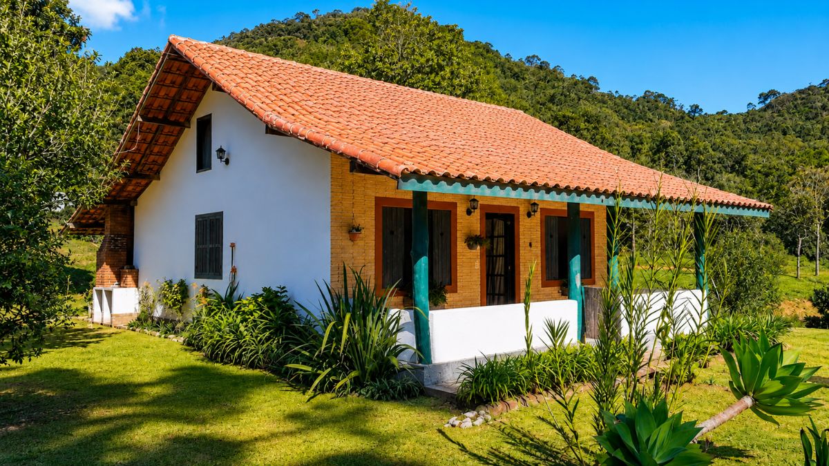 Casas com telhado colonial