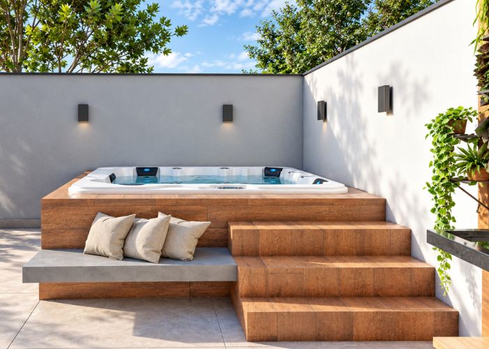 Jacuzzi com deck de madeira pequeno funciona