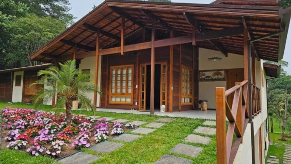 Casa de campo de madeira rústica