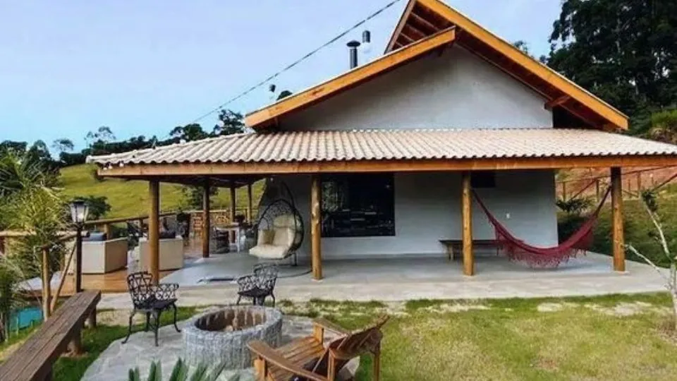  Casa de campo barata e bem planejada
