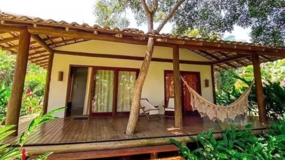 Casa de campo com estilo rústico e moderno