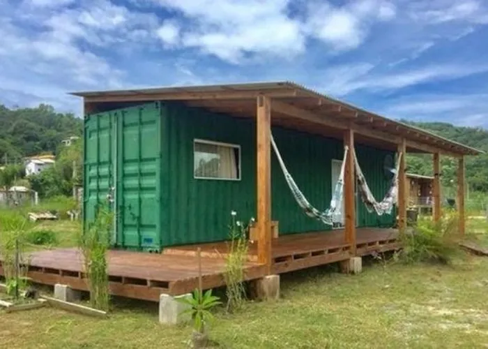 Estrutura com container ou madeira modular