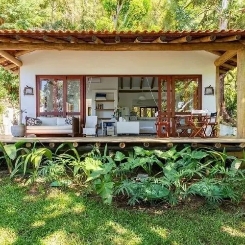 Meia-água com área frontal coberta